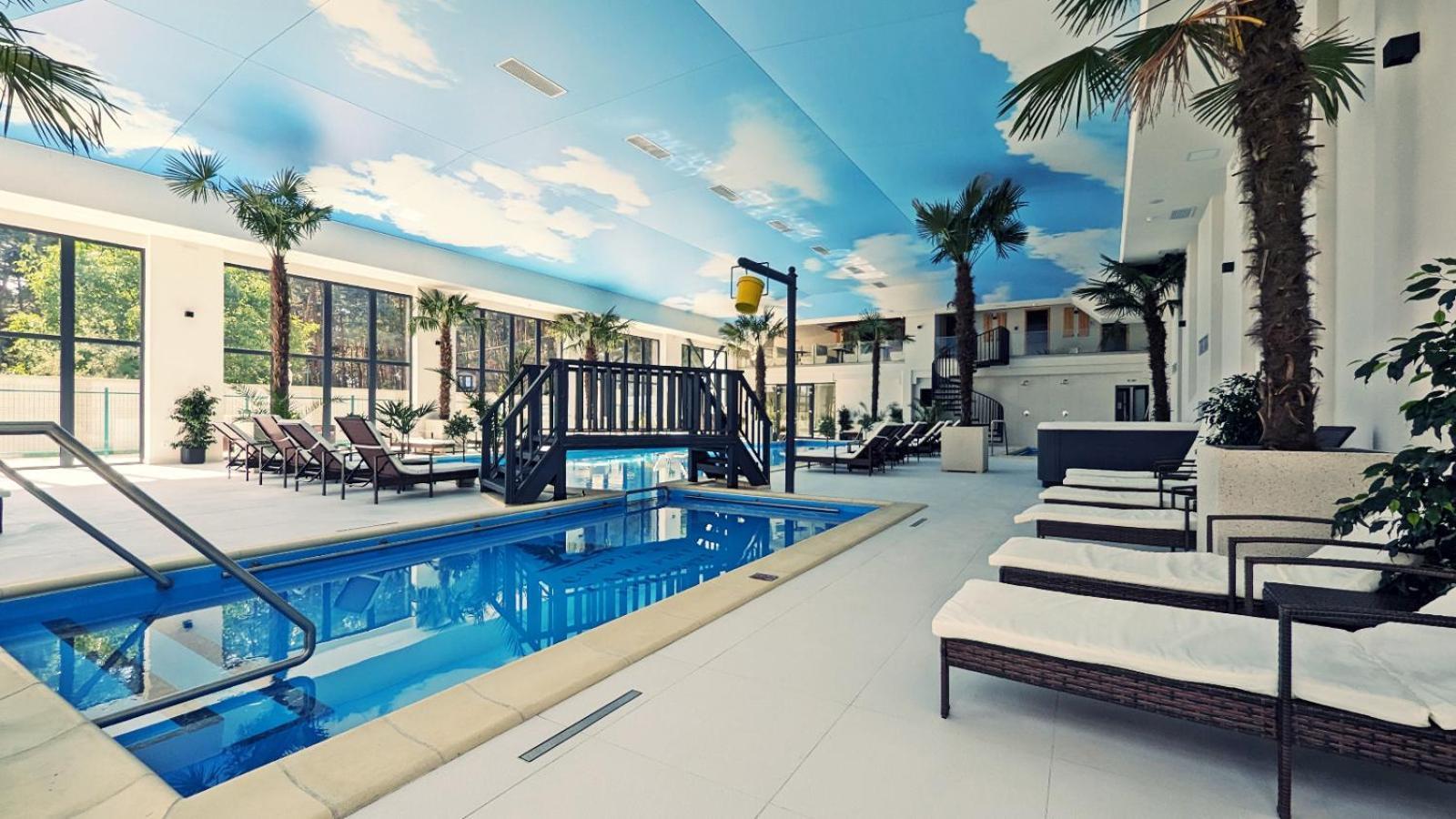 Hotel Complex Parc Pini Moineşti Extérieur photo